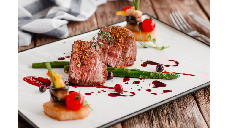 Delicate medallions of veal with vegetables