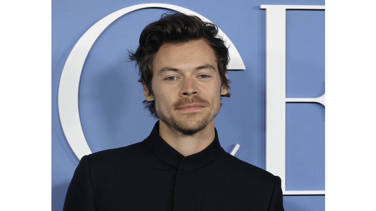 Harry Styles pays tribute to Olivia Newton-John in concert