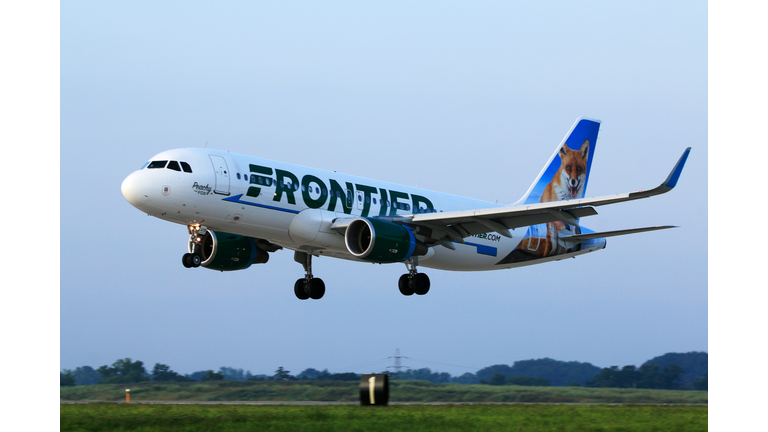 Frontier Airlines A320 Landing at Cleveland Hopkins International Airport