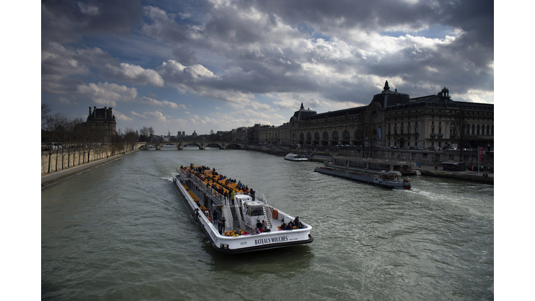 FRANCE-LEISURE-TOURISM-PARIS-FEATURE
