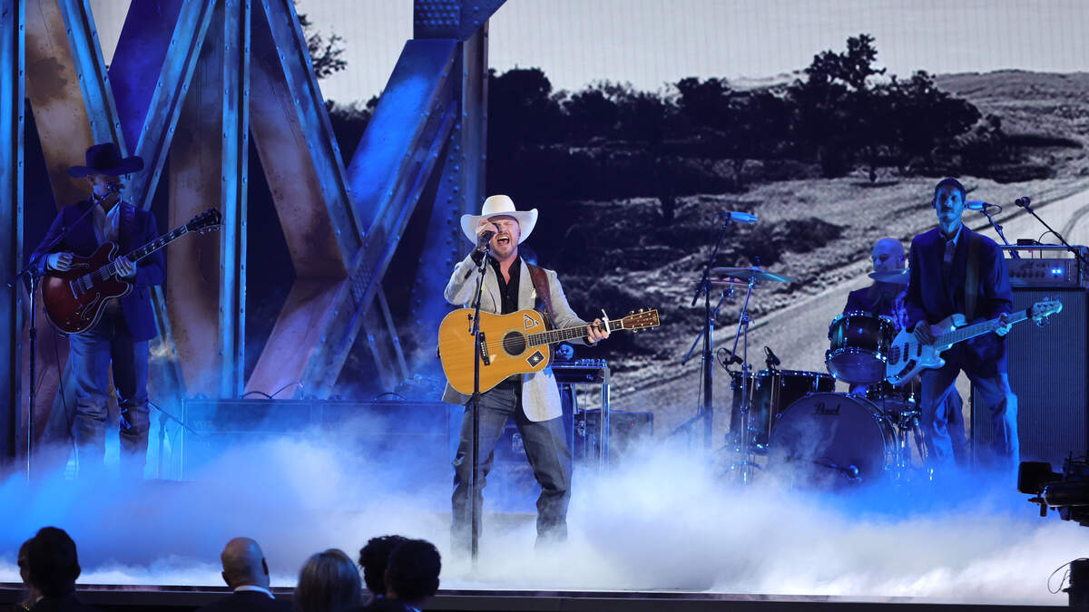 WATCH Cody Johnson Wins 2 CMA Awards & Performs "Til You Can't" 92.1
