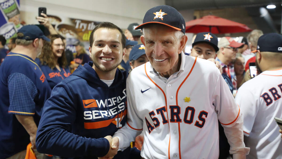 Mattress Mack loads World Series winnings onto jet with wheelbarrow