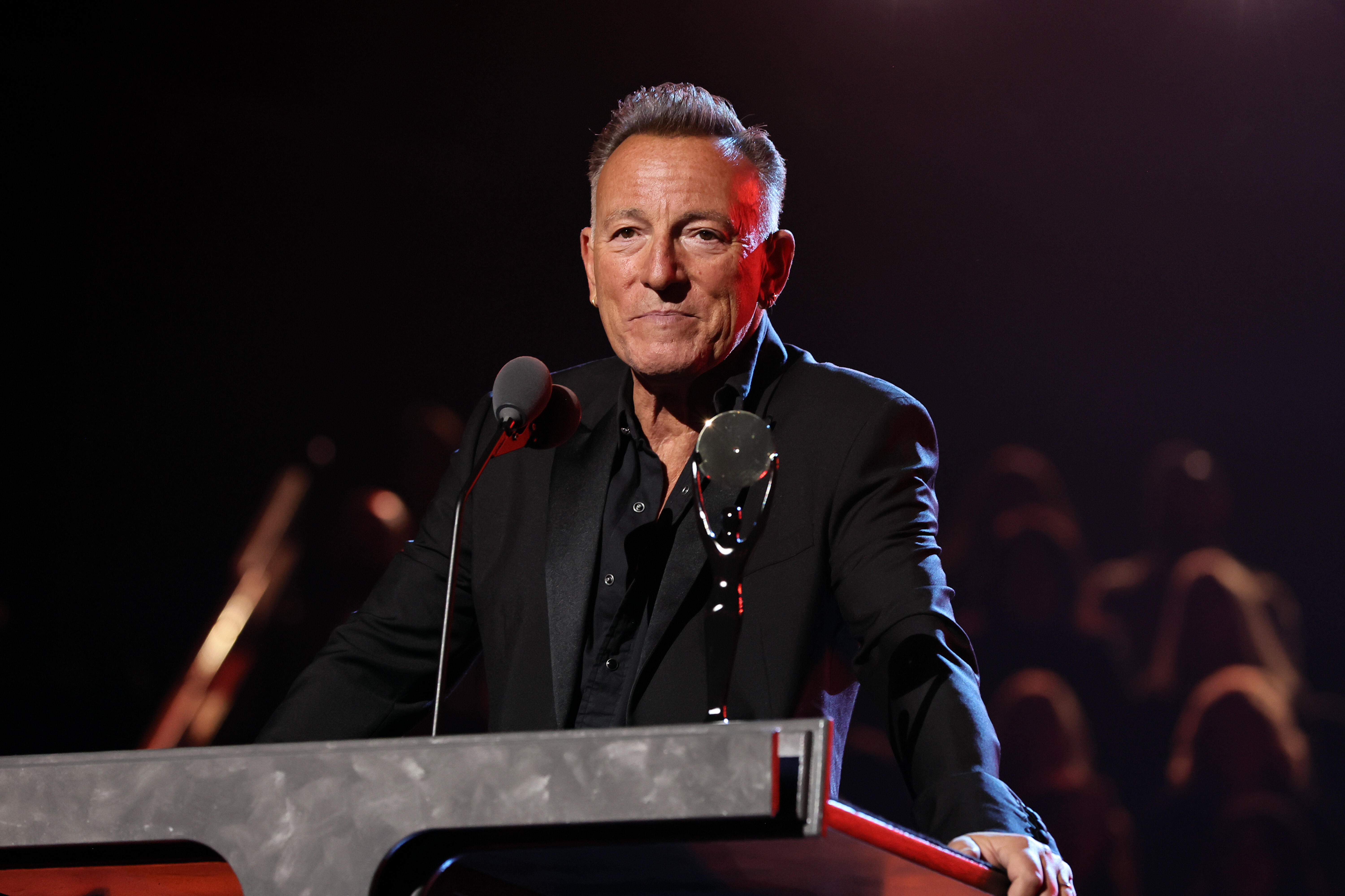 Watch Bruce Springsteen Tell A Great Story About Meeting A Fan | 710 ...