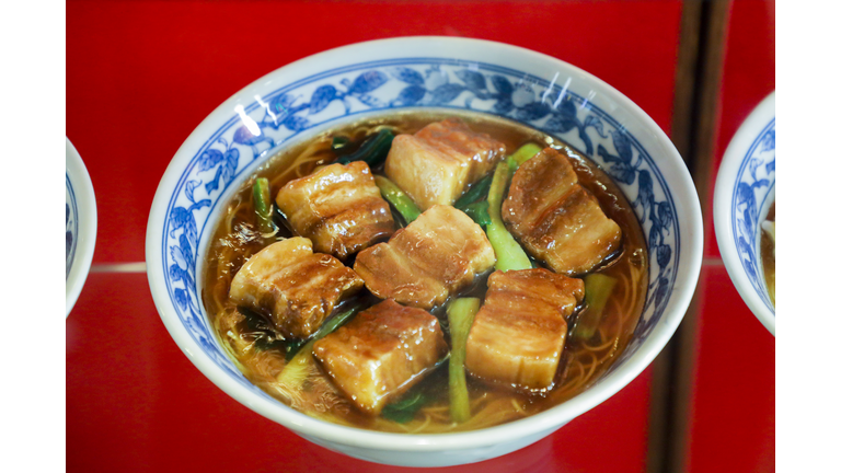 Chinese noodles with braised porkbelly, food model