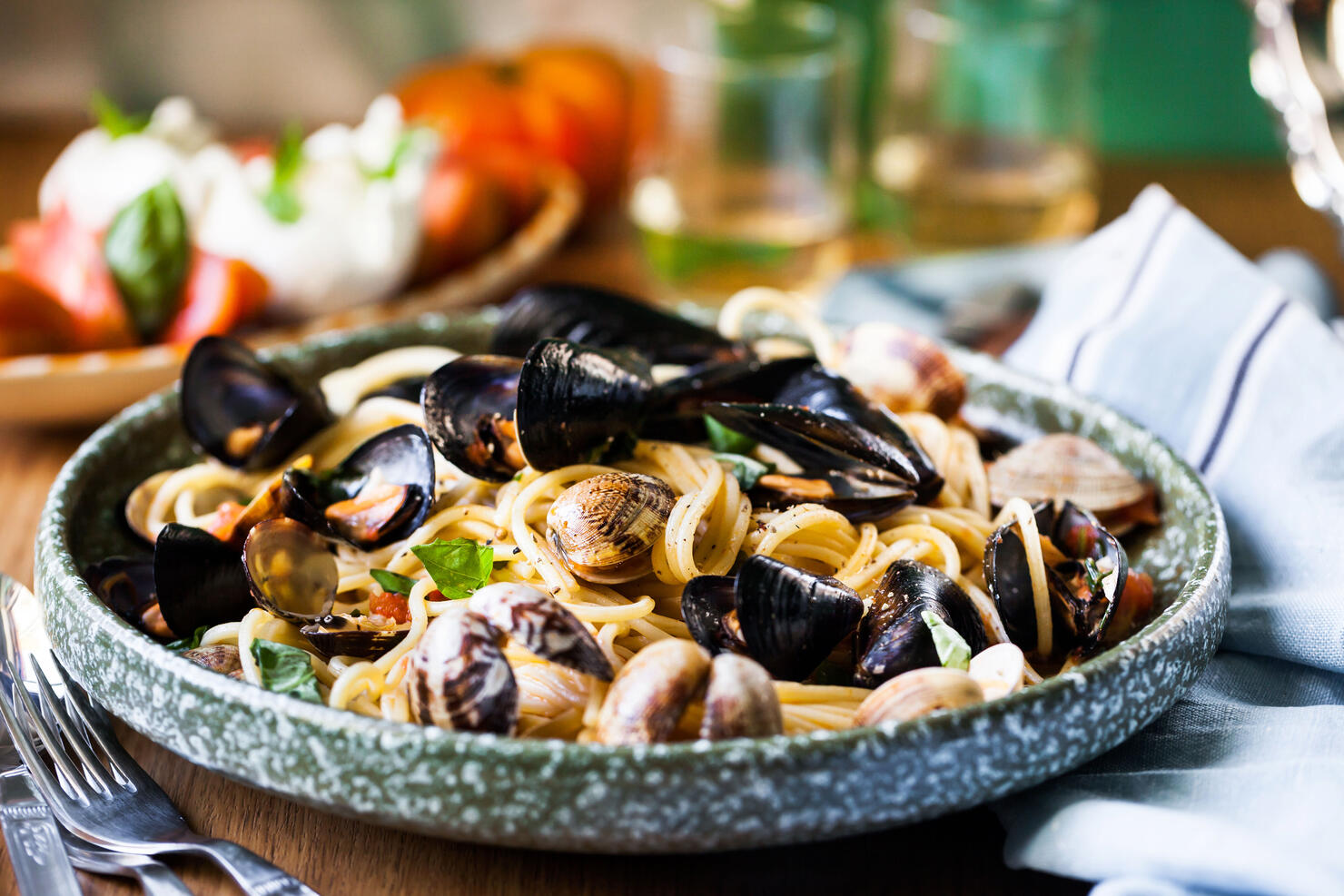 Italian seafood pasta with mussels and clams (spaghetti vongole)