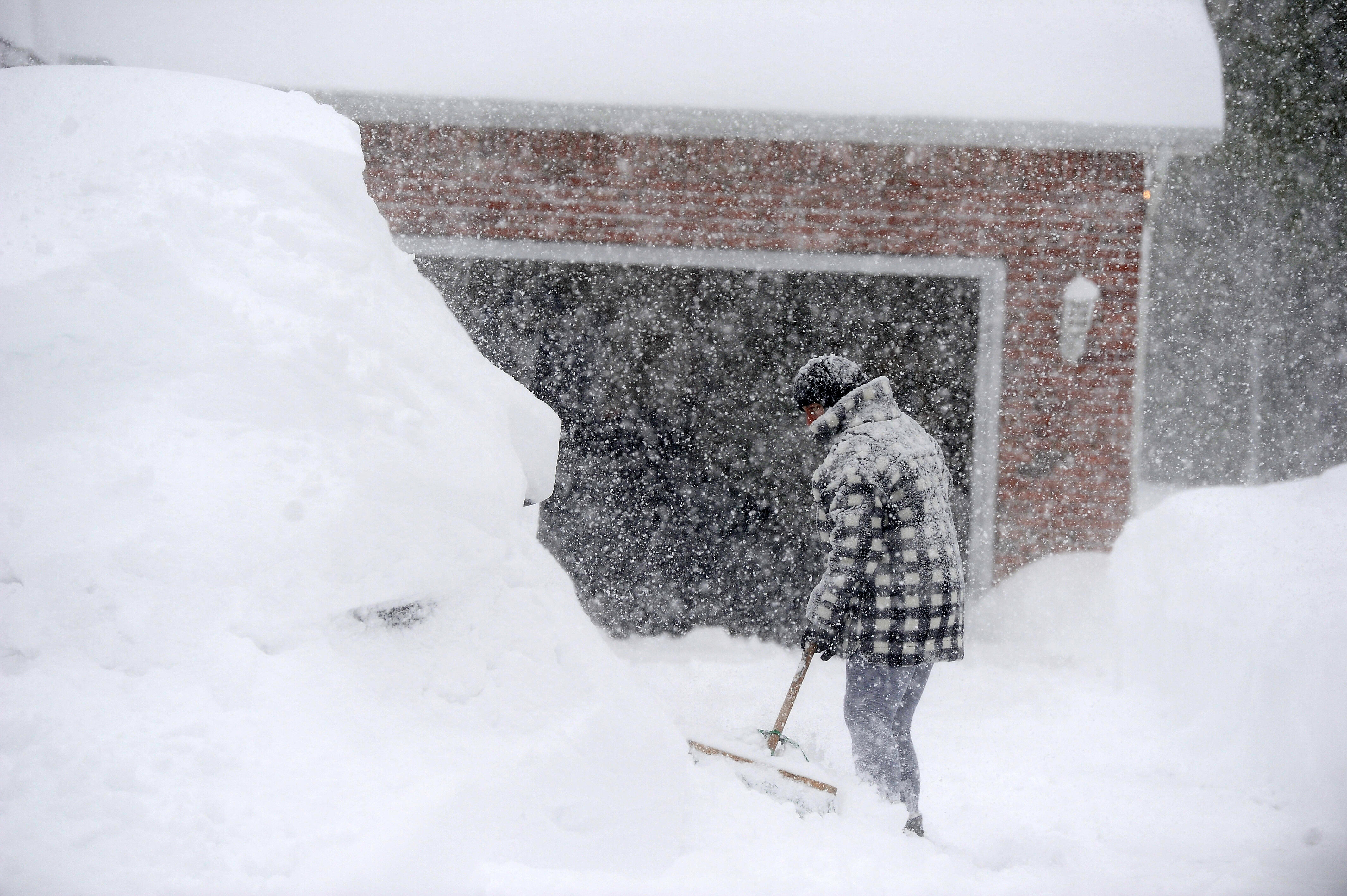 Historic Winter Storm Buries Northwestern New York With Over 6 Feet Of ...