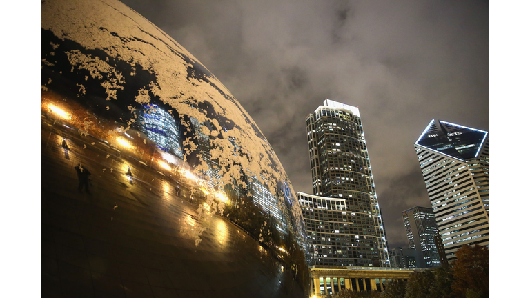 Chicago Sees First Snow Fall Of Season