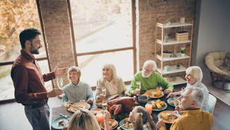 How To Host A Stress-Free Thanksgiving Dinner