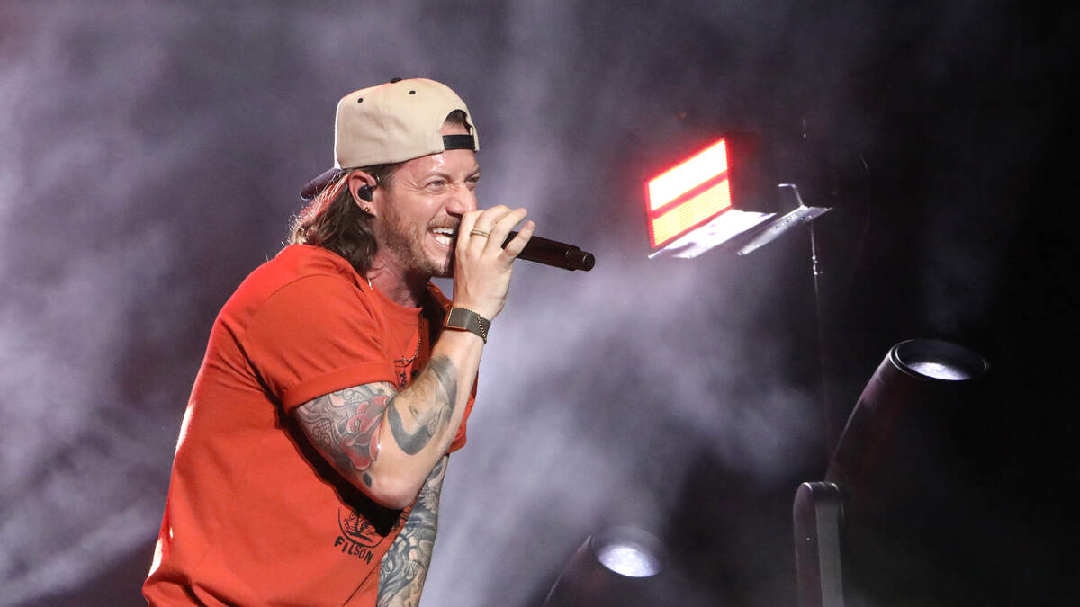 Tyler Hubbard on Deck to Play a Thanksgiving Halftime Show