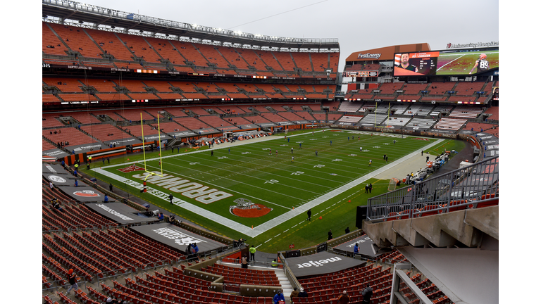 Pittsburgh Steelers v Cleveland Browns
