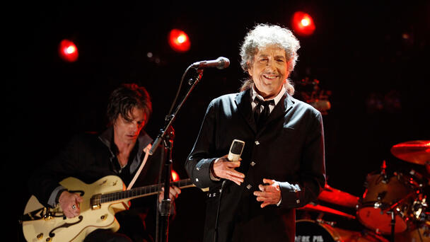 Bob Dylan’s Handwritten Lyrics Are On Sale For $425,000