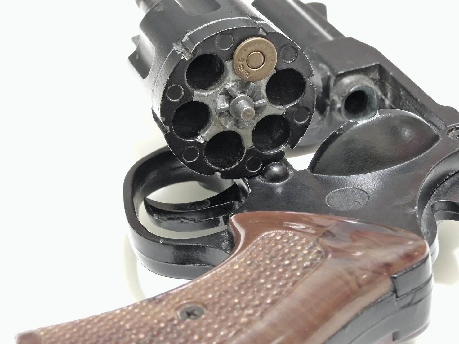 Close-up image of a lone billet in a gun barrel