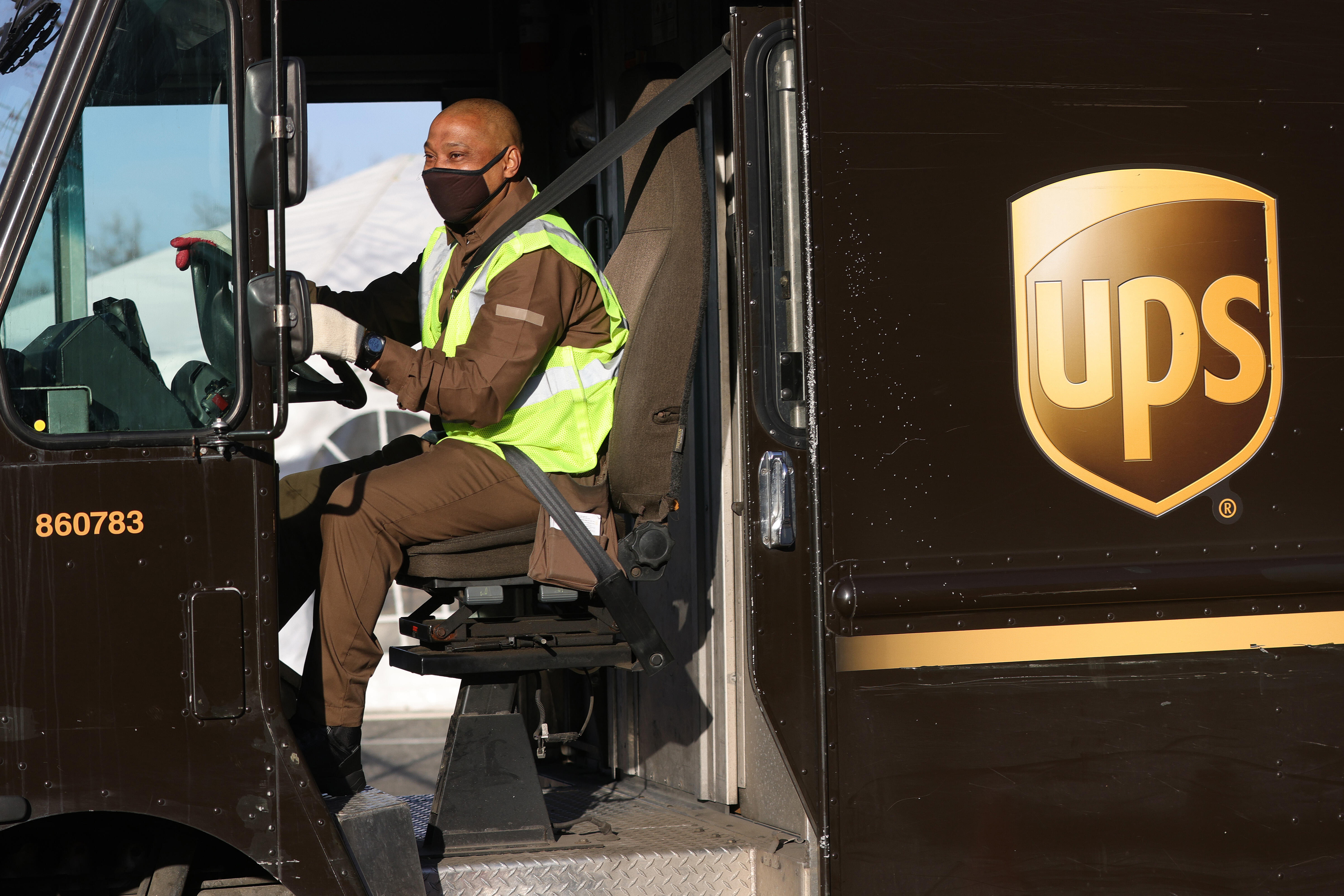 UPS Driver's Reaction To First Paycheck Goes Viral | BIN: Black ...