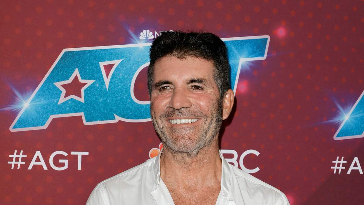 WATCH What Is Wrong With Simon Cowell's Face?! 101.5 KGB The DSC Show