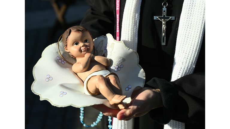 VATICAN-POPE-CHRISTMAS-FIGURINES-RELIGION