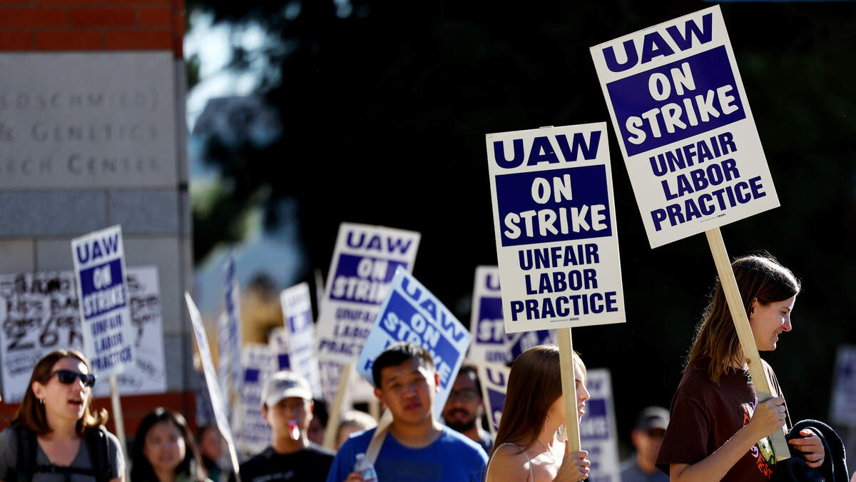 Les travailleurs de l’UC et le syndicat acceptent la médiation dans l’espoir de résoudre la grève