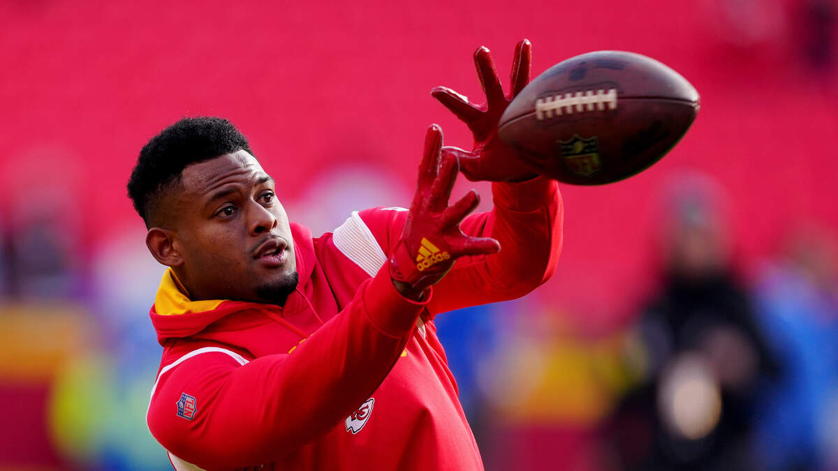 NFL star JuJu Smith-Schuster covers nearly $10,000 in layaway