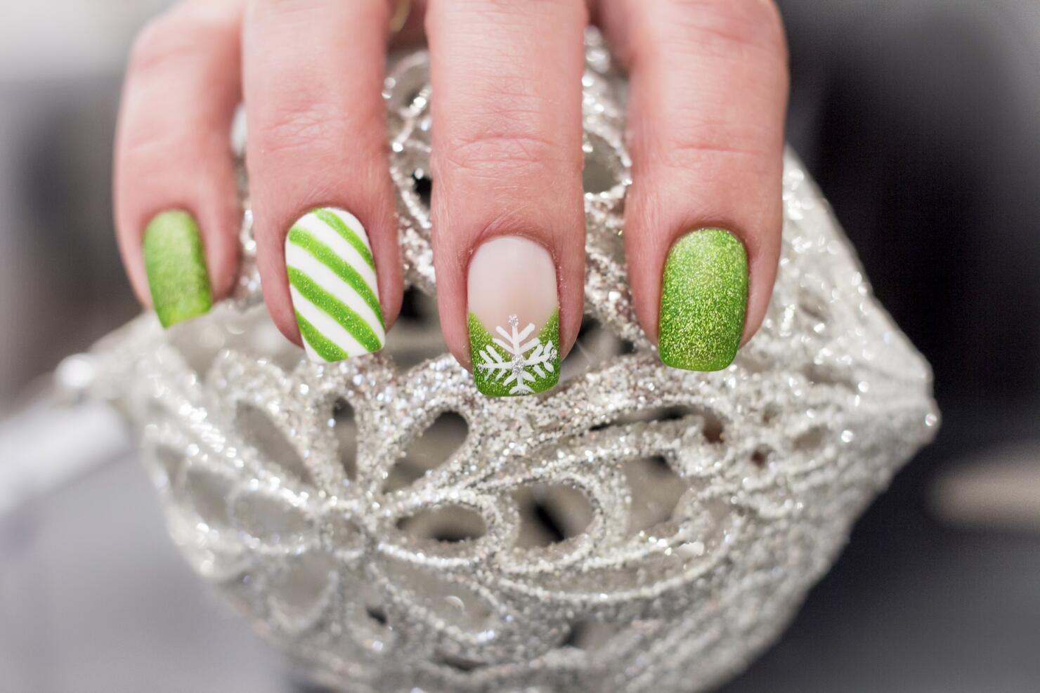 This fun design is reminiscent of spearmint candy canes! 