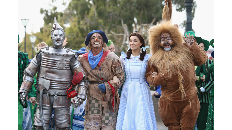 The Wizard of Oz Cast Walk The Streets Of Melbourne