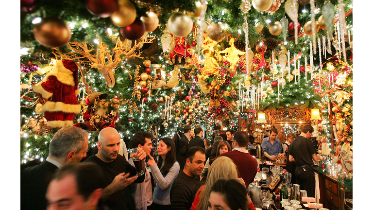 Landmark New York Restaurant Gets Into Holiday Spirit