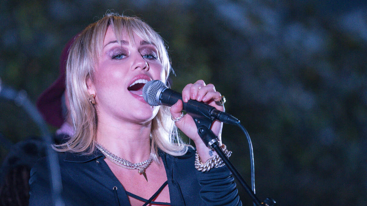 Miley Cyrus + Fletcher Go Viral With NYE 'Midnight Sky' Performance Y100 Sami Jo