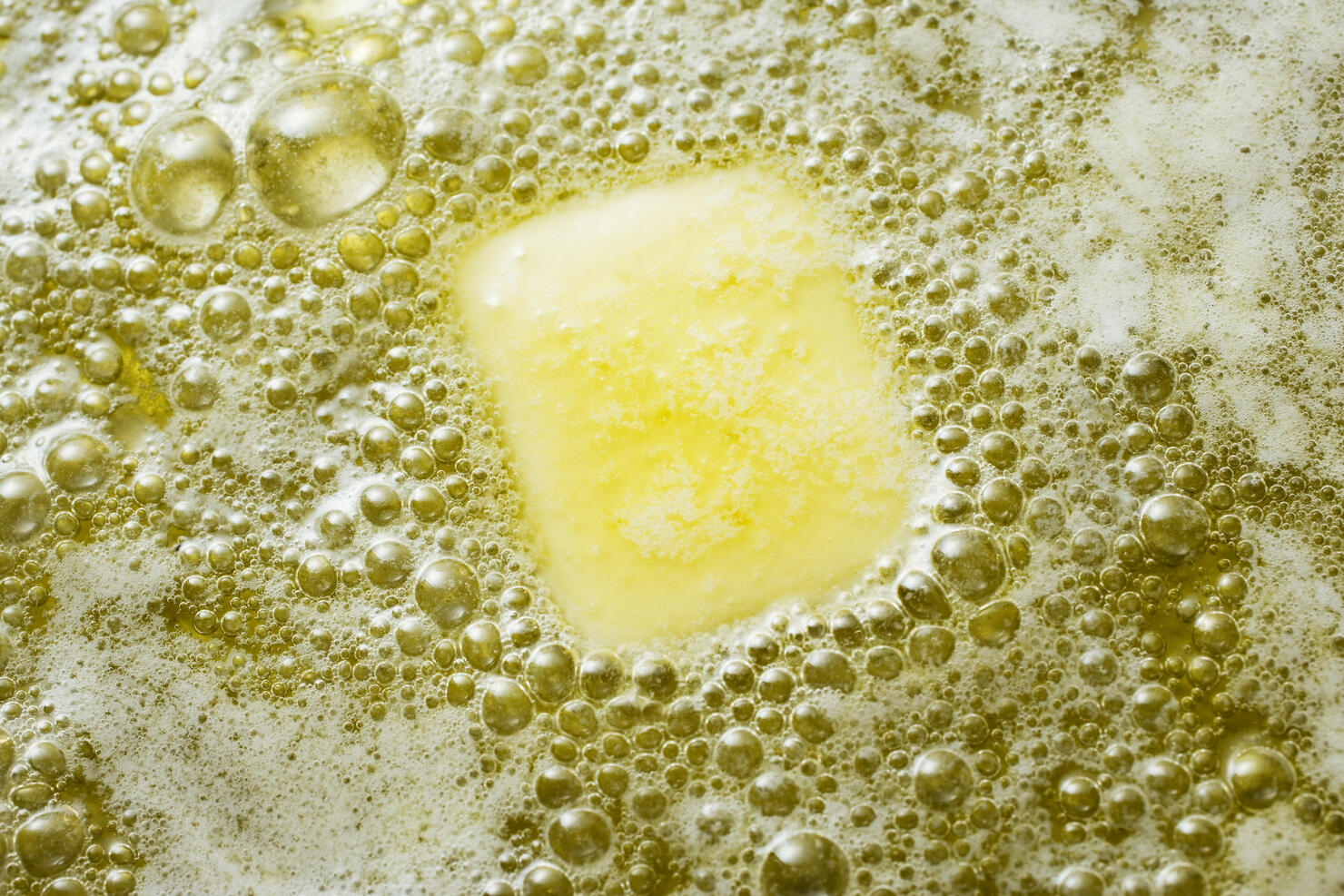 Heating butter and oil in frying pan