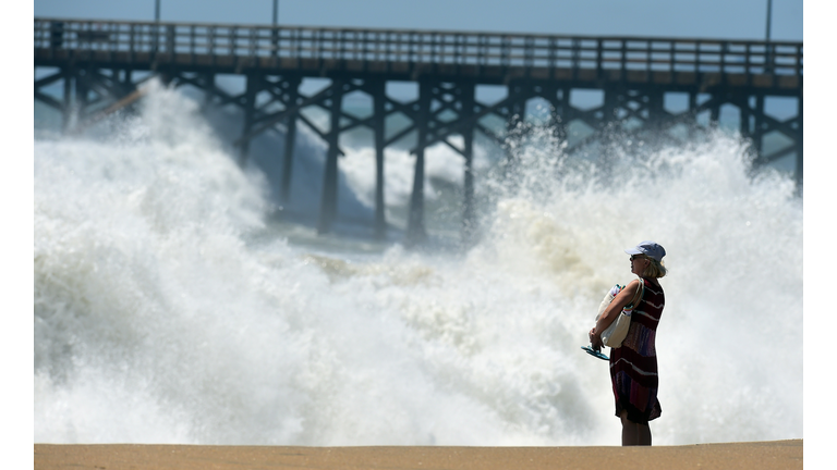 US-ENVIRONMENT-WEATHER-BIG WAVES-MARIE