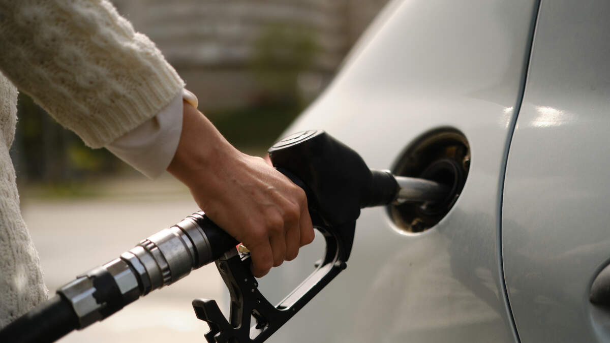 Gasoline prices in LA and Orange County fell slightly