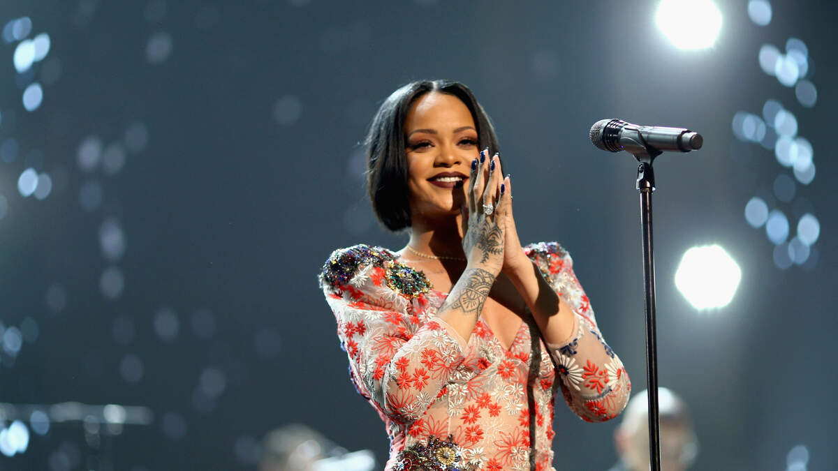 4 prop bets that hit during Rihanna's Super Bowl halftime show