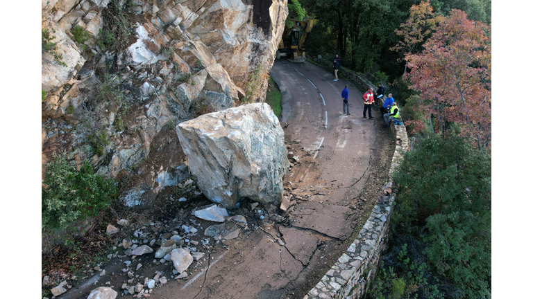 TOPSHOT-FRANCE-CORSICA-PIANA-ROCK-CLIFF