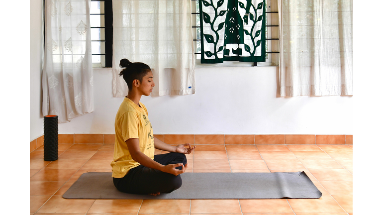 INDIA-BREAKDANCING-GENDER-YOGA
