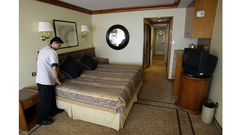 UAE-BRITAIN-TOURISM-SHIPPING-TRAVEL-QE2