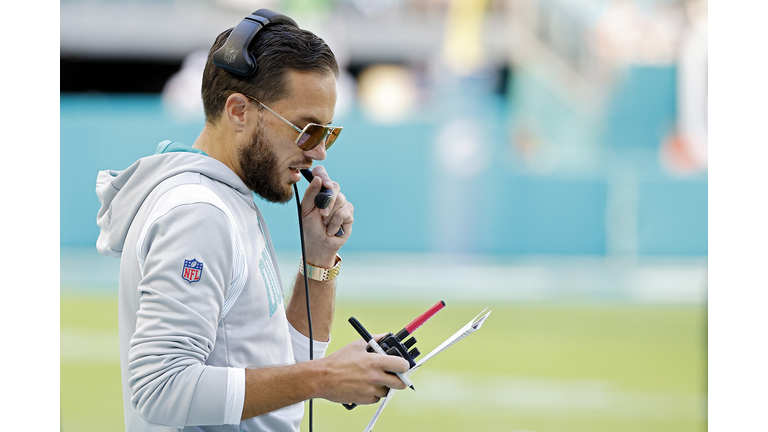 Total 57+ imagen miami dolphins coach vaping on sideline -  
