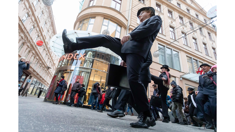 CZECH-LIFESTYLE-SILLY-WALK