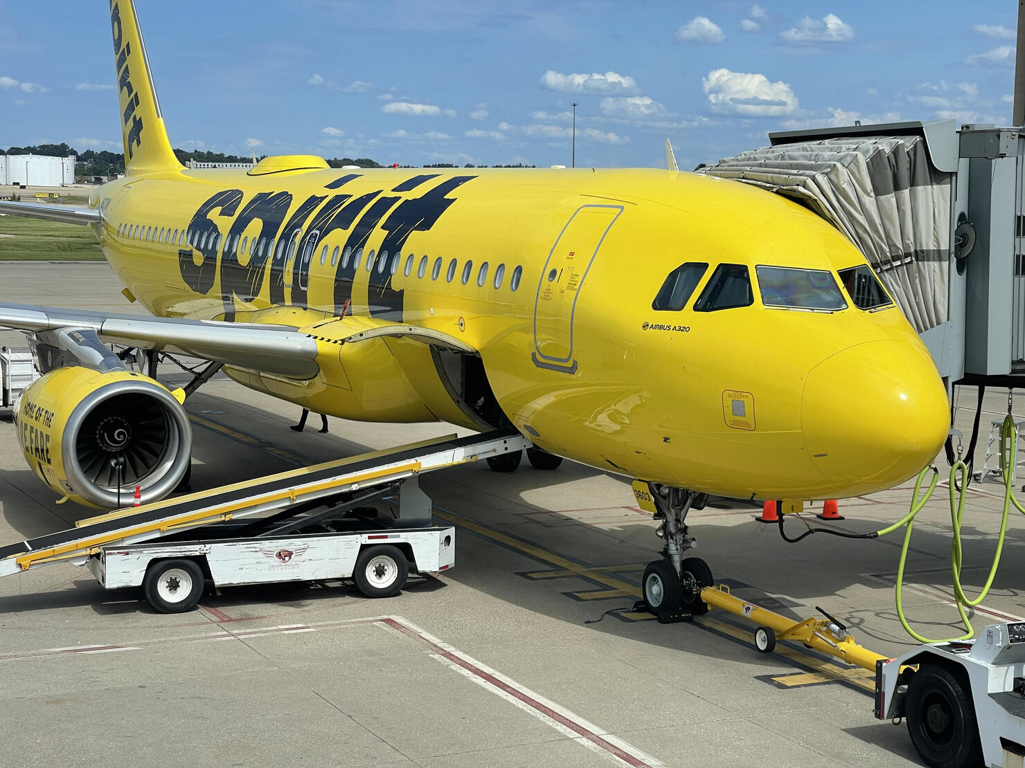 Worker Filmed Using Tape On Spirit Airlines Plane Wing Iheart