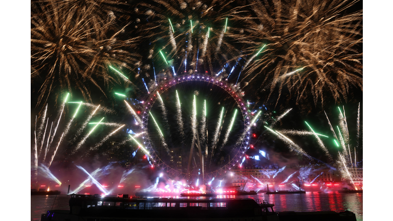 TOPSHOT-BRITAIN-NEW YEAR-FIREWORKS