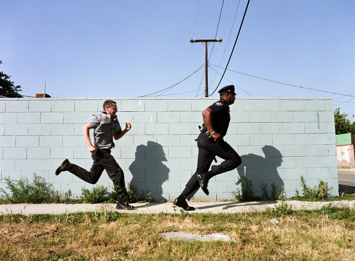 Man chasing police officer down sidewalk