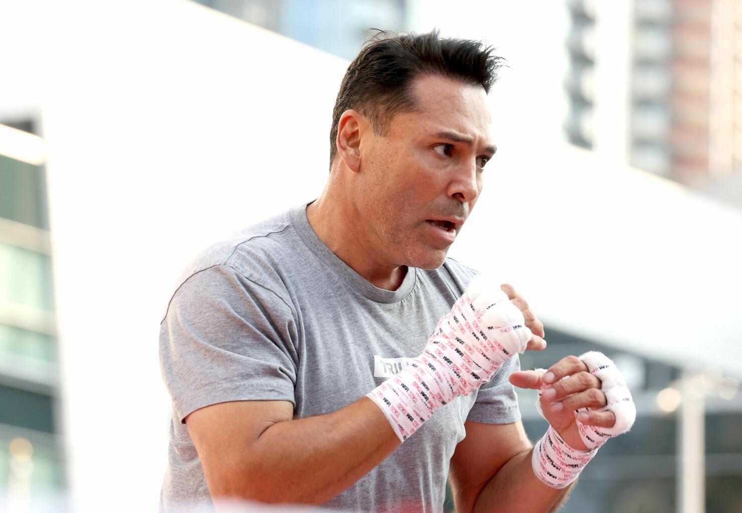 Boxing Legend "The Golden Boy" Oscar De La Hoya, Hosts Open To The Public Media Workout