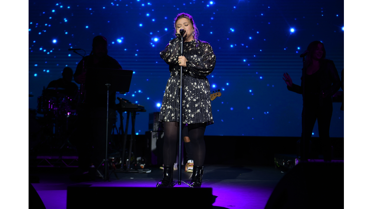 Norwegian Prima's Debut In Galveston, Texas: Kelly Clarkson Concert And Giving Joy Ceremony