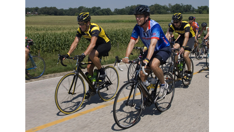 John Edwards Cycles In Iowa Road Race With Lance Armstrong