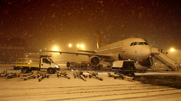 Hundreds Of Flights Canceled As Winter Storm Slams The Midwest With Ice