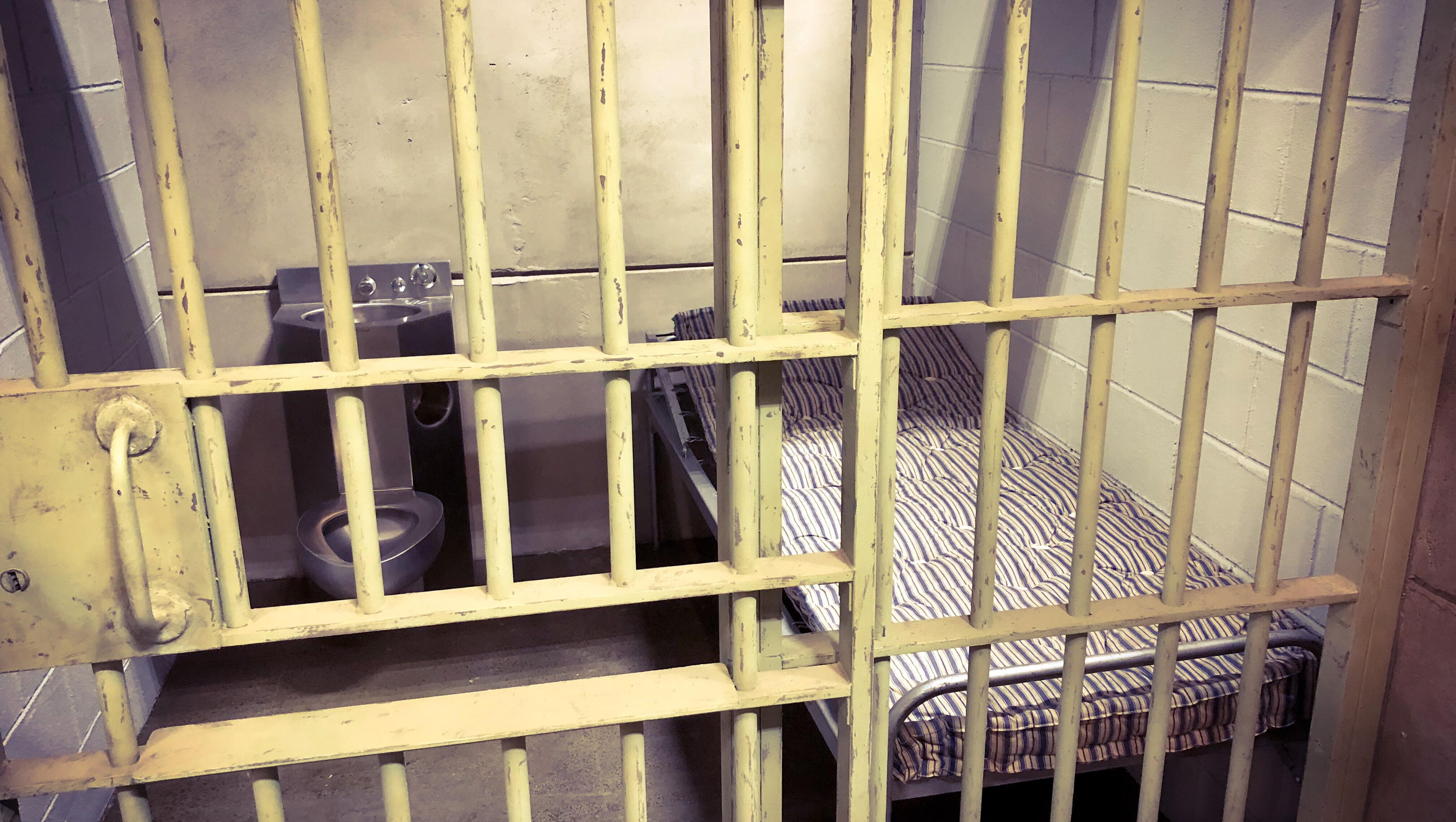 Man Damages Police Station While Saying He Wants to Go to Jail