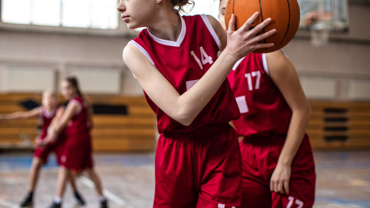 22-Year-Old Girls Basketball Coach Gets Caught Playing On High School Team   Star Country | Kasper