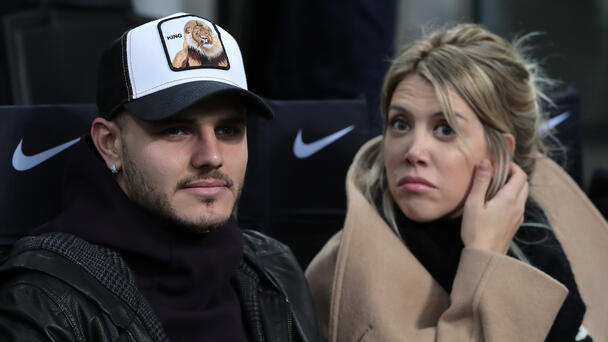 Wanda Nara esposa del jugador Mauro Icardi mostró un seno en pleno live