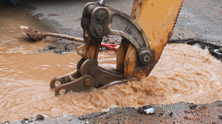 Repair the broken pipe for domestic on the mud ground.