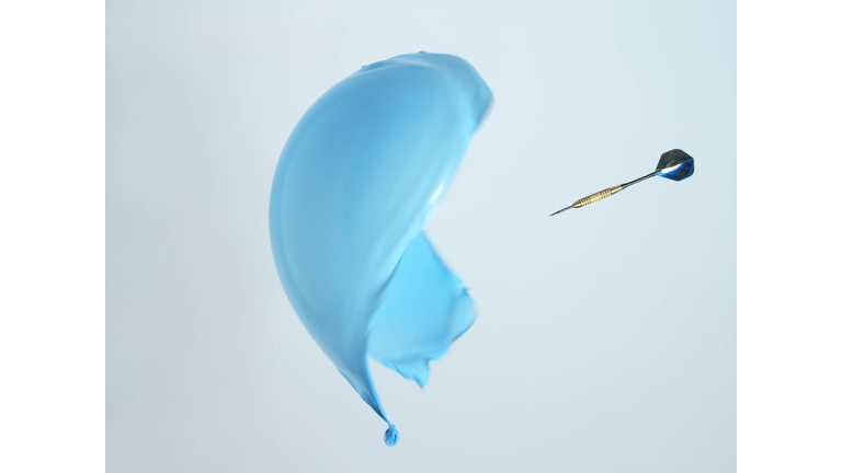 Dart Arrow explodes Ballon