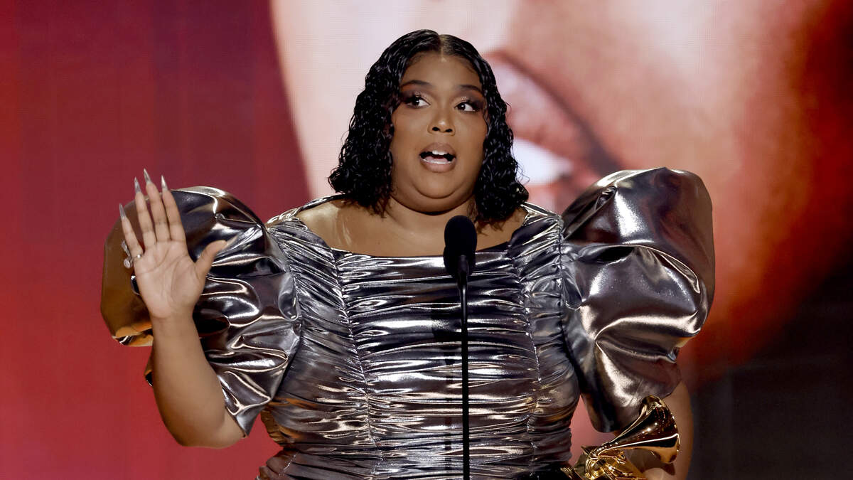 Lizzo Makes Beyonce Cry During Grammys Acceptance Speech G105 The