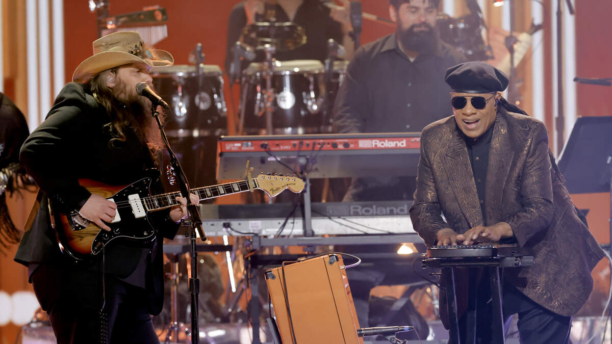 VIDEO Chris Stapleton & Stevie Wonder Perform "Higher Ground" On
