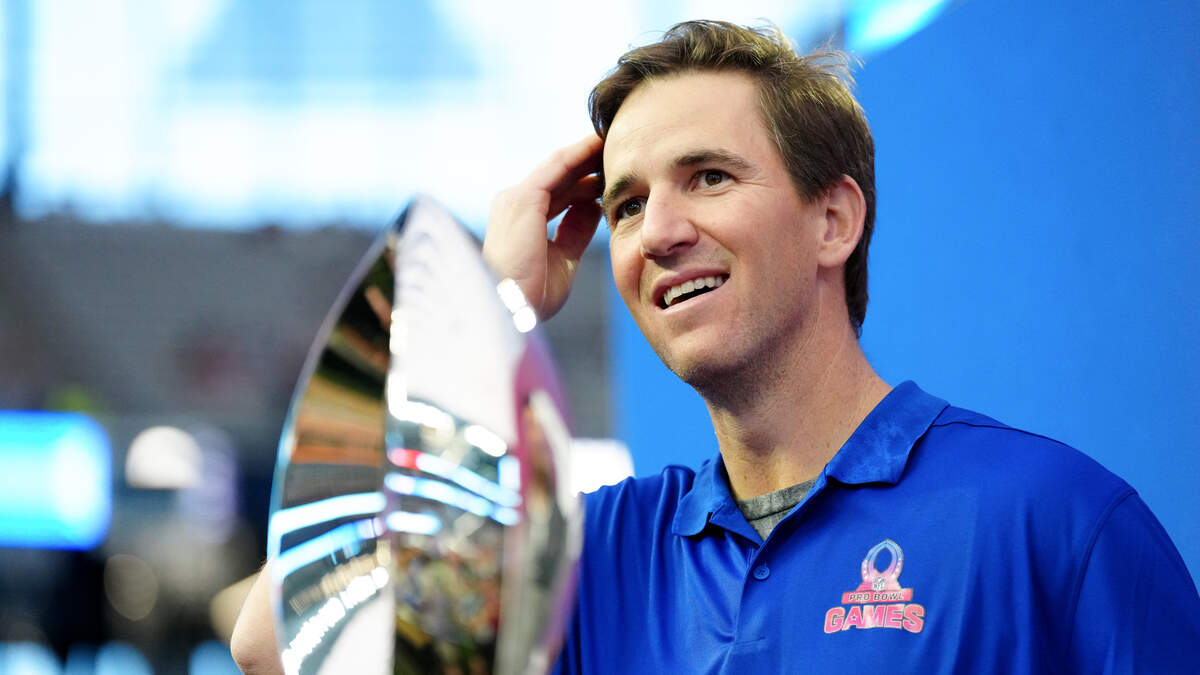 EoF Time Machine: Eli Manning looks a lot like his old man (on the field) 