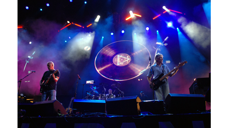 Pink Floyd's David Gilmour (L) and Roger